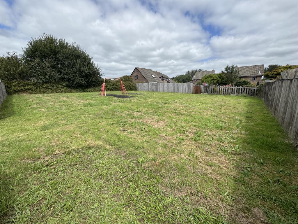 Lot: 21 - FREEHOLD LAND - View of land